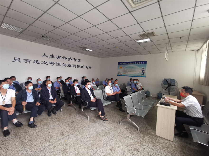 落實(shí)主體責(zé)任，推動(dòng)安全發(fā)展_副本