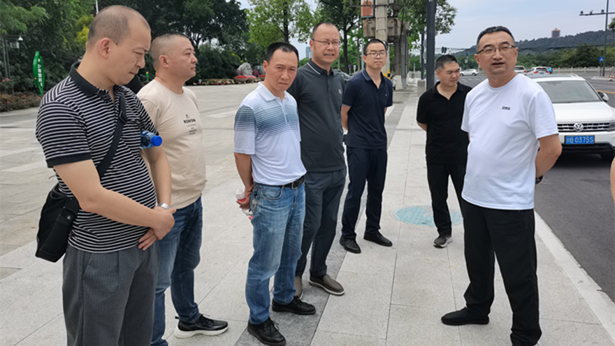 檢查組在南山路項目現(xiàn)場開展安全隱患督導檢查